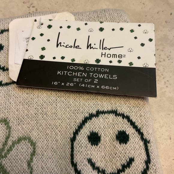 Nicole Miller Green and Black Smiley Face Kitchen Towels w/3 leaf clover, NWT - Picture 2 of 4